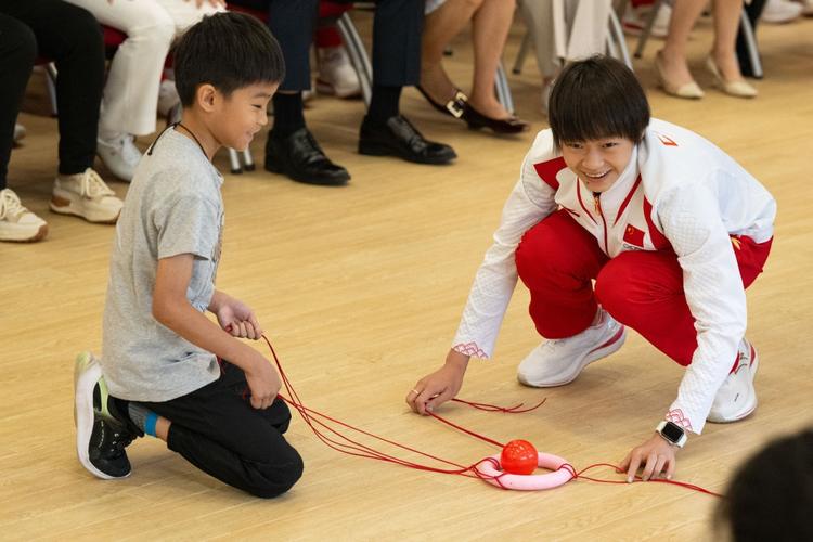 川观夜读丨中国动力电池产业新技术与成果齐聚；内地奥运健儿走访澳门社区；美国万名酒店服务员发起罢工