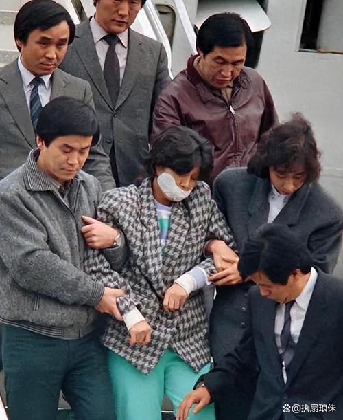 1987年朝鲜女特工炸毁客机致115人遇难，获捕后揭露真相，最终被特赦